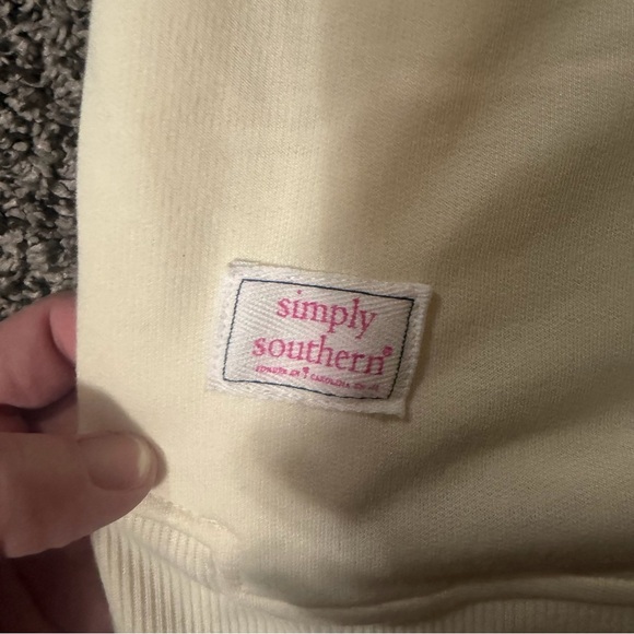 Simply Southern Hot Mess Cream pullover sweatshirts with pockets Size Small - Picture 5 of 6